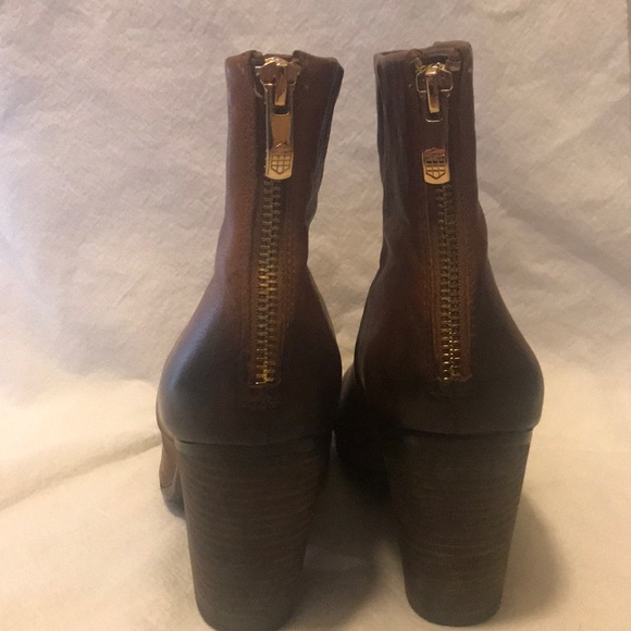 Vince Camuto Hadley Caramel Leather Heeled Bootie - Picture 2 of 6